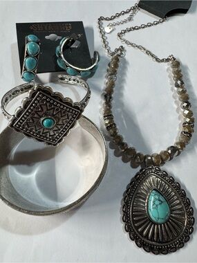 Shyanne Turquoise and Silver-Tone Boho Necklace Set